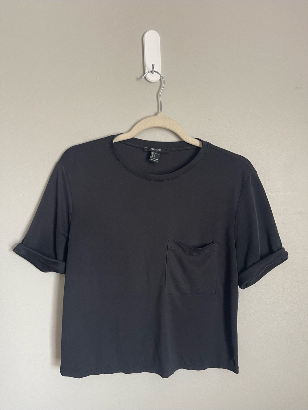 FOREVER 21 Black Short-Sleeve Cropped Pocket Tee Sz S